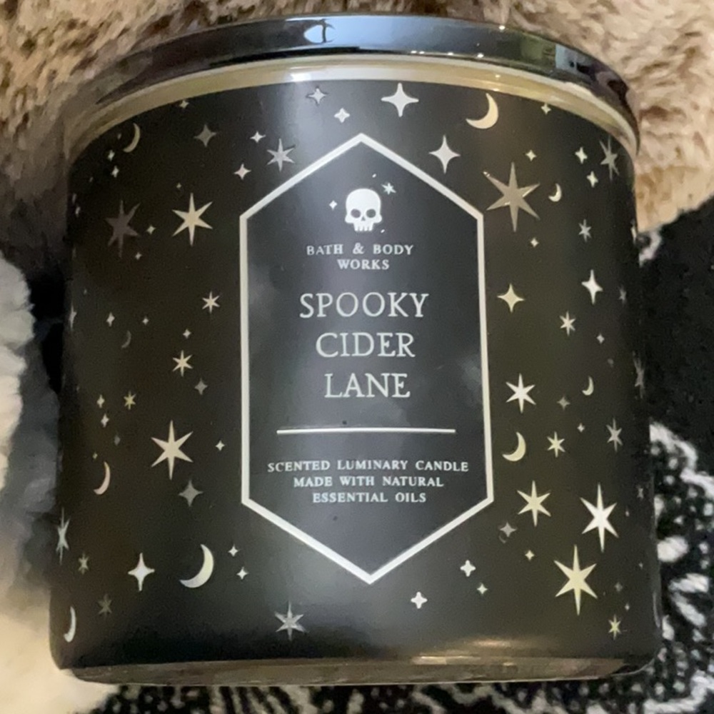 Bath and body works spooky cider lane candle with skull lid